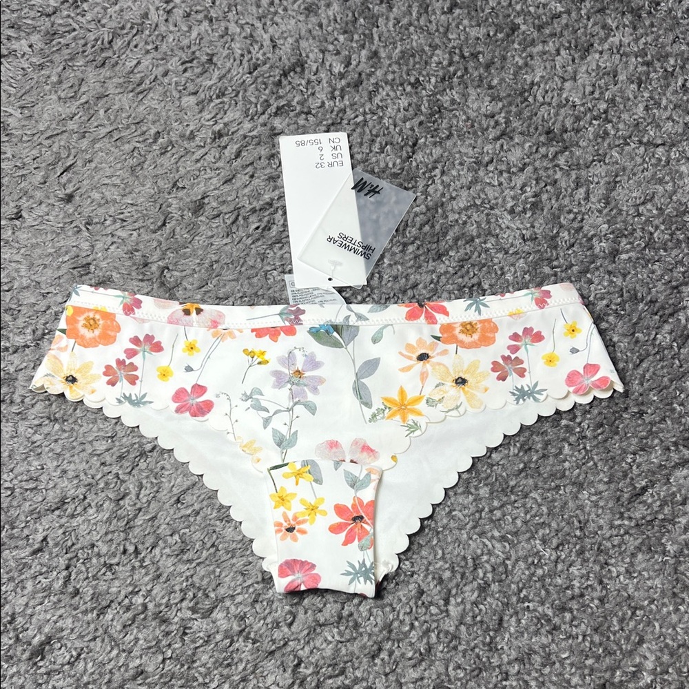 H&M scalloped edge floral hipsters bikini bottom size 2